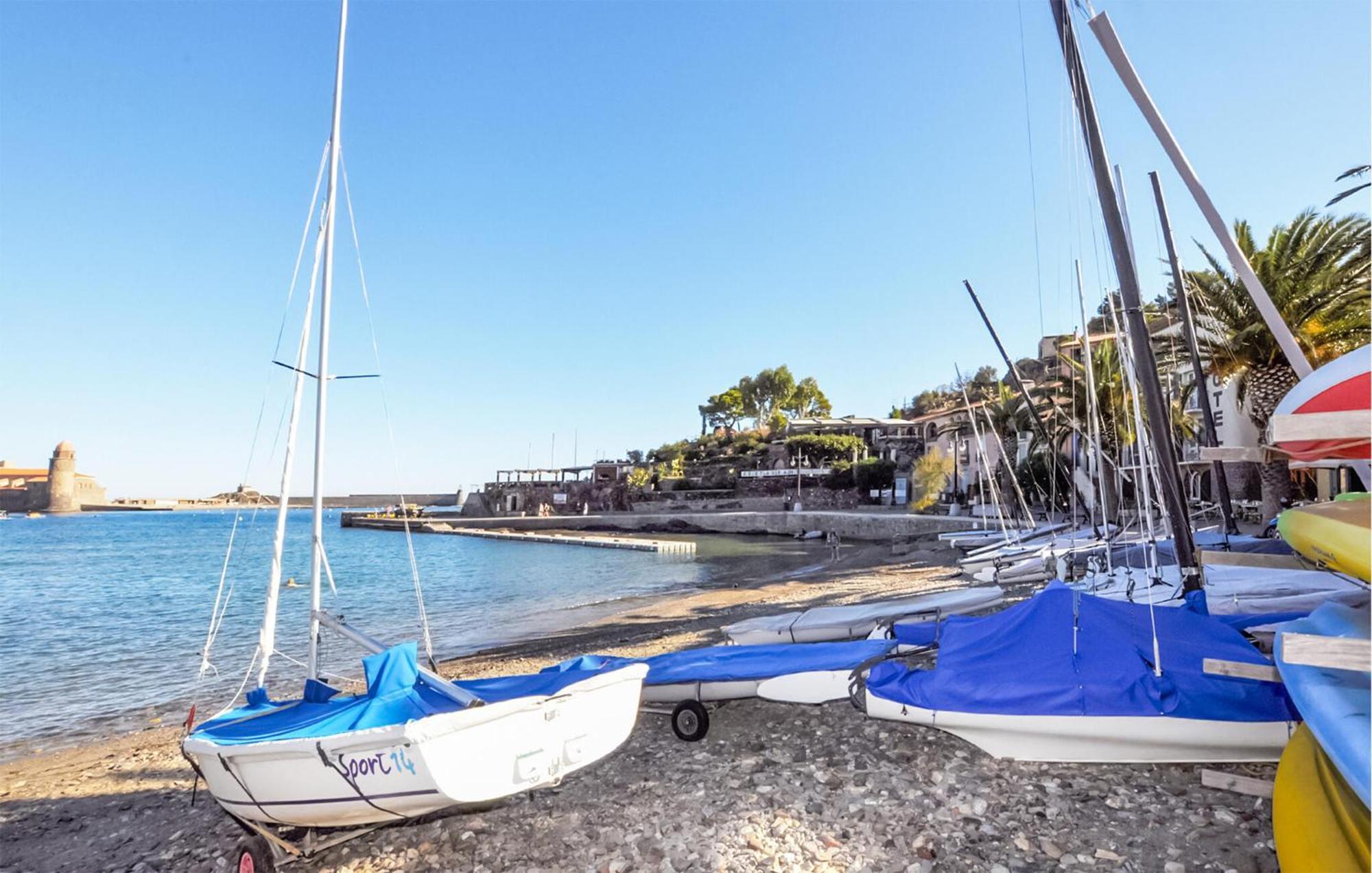 2 Bedroom Amazing In Holiday home *